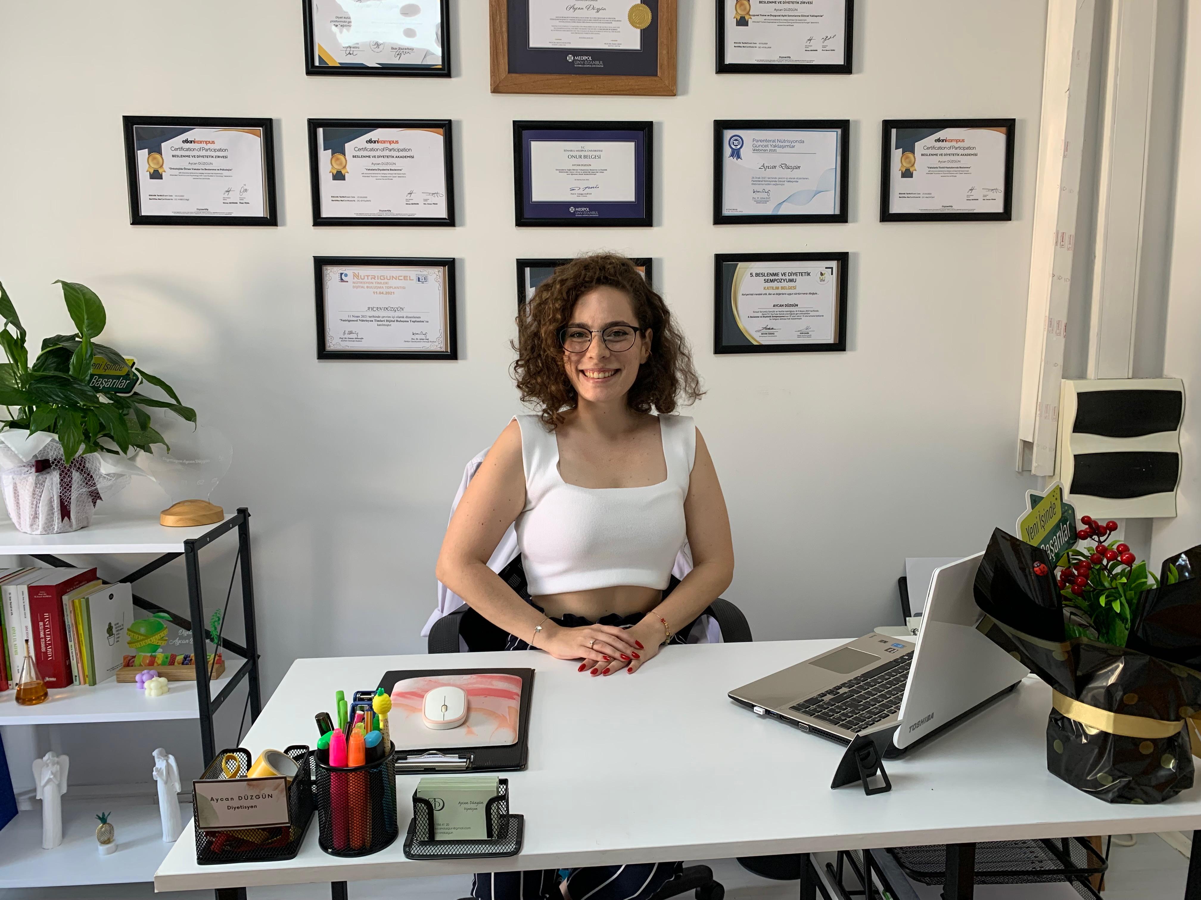 Aycan Düzgün Müdüroğlu - Beslenme ve Diyet Uzmanı